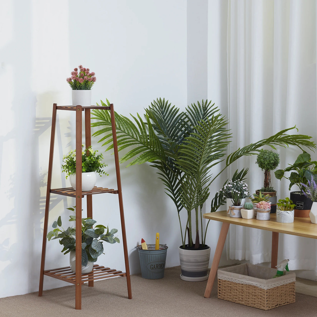 étagères haute pour plantes en bois